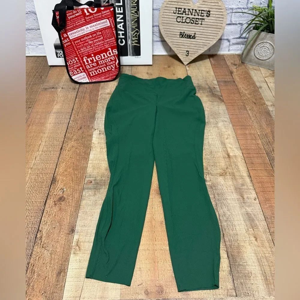 Lululemon Base Pace High-Rise Ribbed Tight 25"
Everglade Green size 8